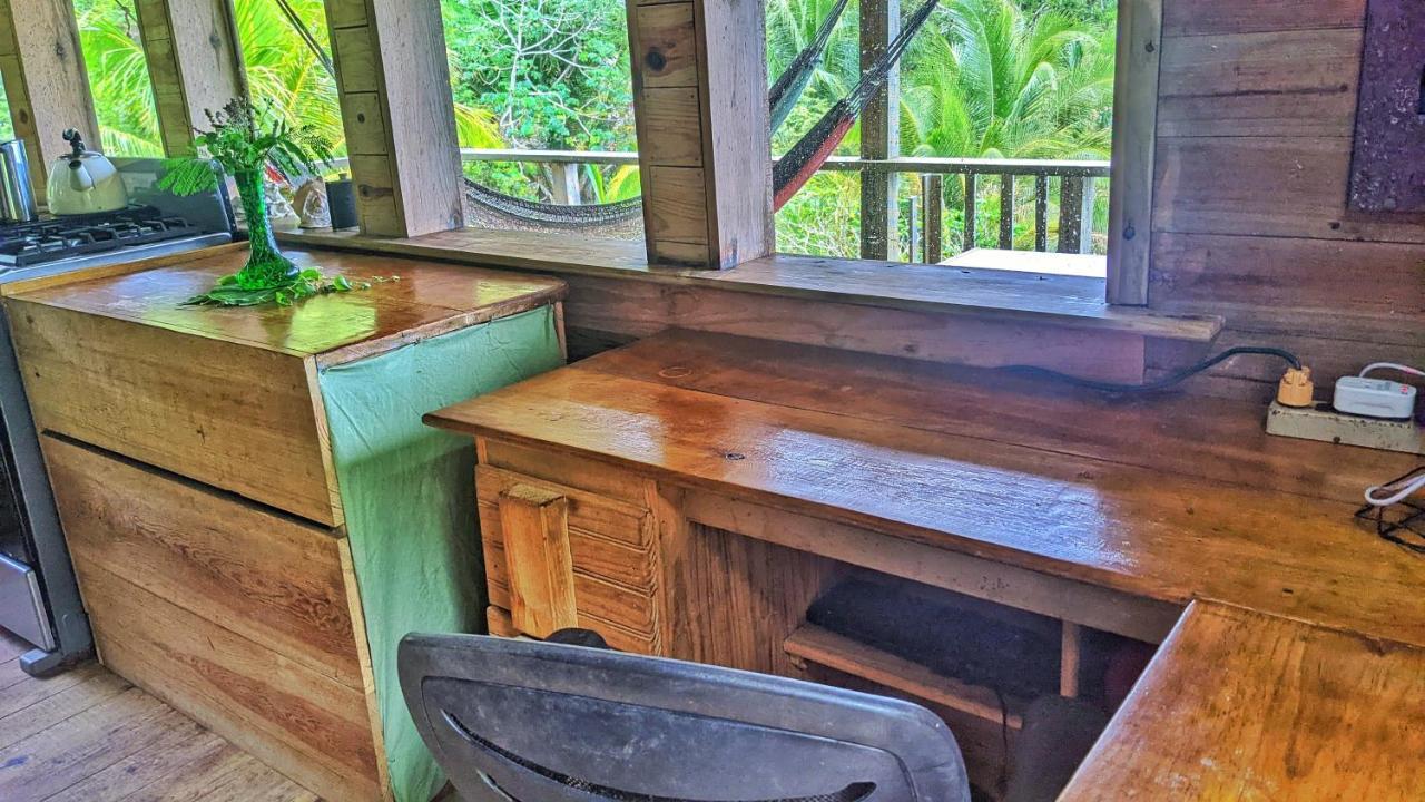 Guanaja Backpackers Hostel Eksteriør billede